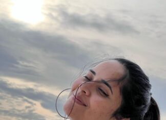 Anasuya Bharadwaj Instagram - I wonder if the beach misses me 💭🌊 #waterbabyForLife #Vacaymissing #throwbackTuesday