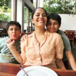 Anasuya Bharadwaj Instagram - Just when the family is in the “Good Food Good Mood” zone!! 🍕🍝🍮🍰😋 #TheBharadwajJournal 🧿❤️ @susank.bharadwaj ! You should pose better though you were famished! Just saying 🤷🏻‍♀️😏