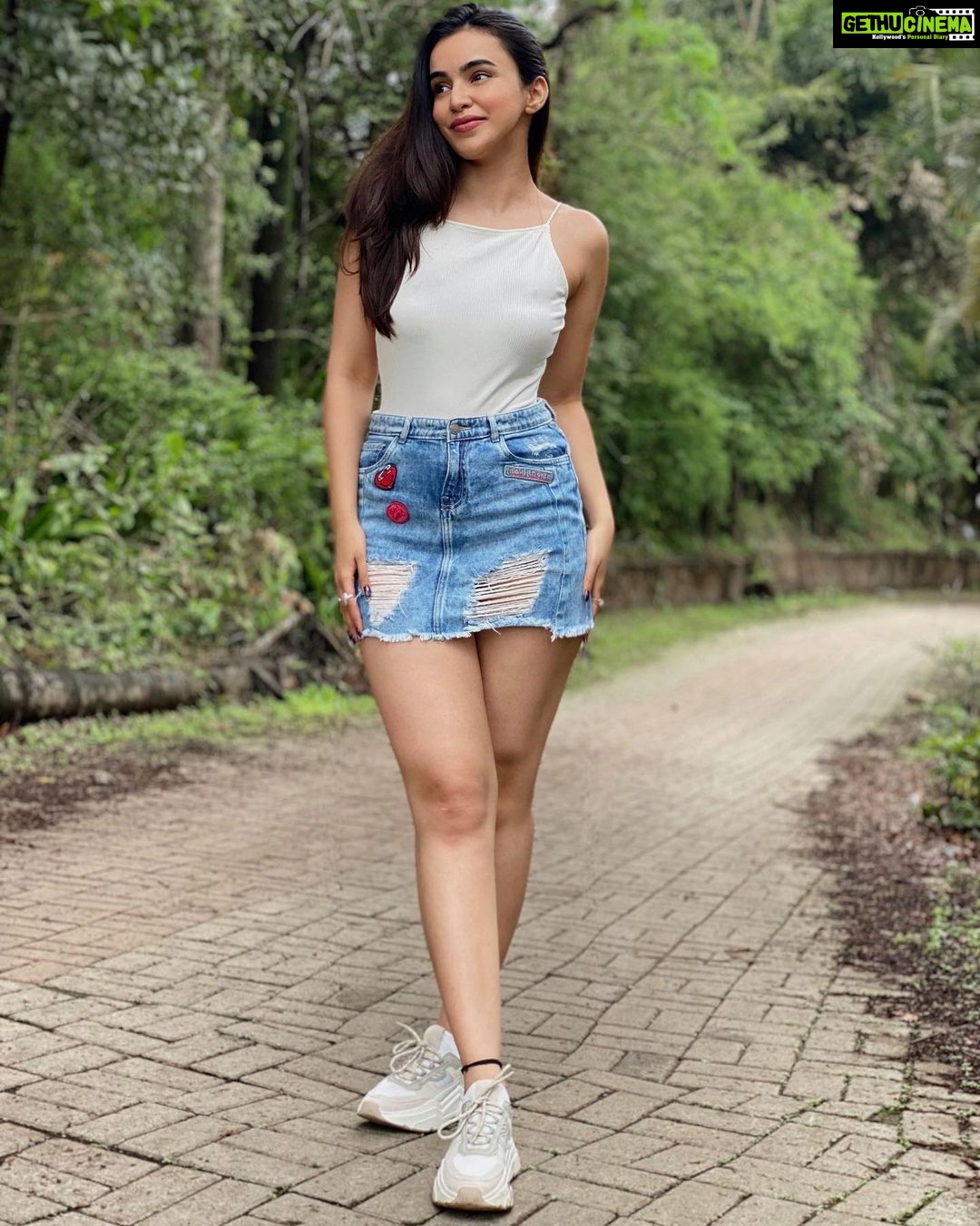Ankitta Sharma Instagram - 🍃𝙙𝙖𝙮𝙨 𝙡𝙞𝙠𝙚 𝙩𝙝𝙚𝙨𝙚>>