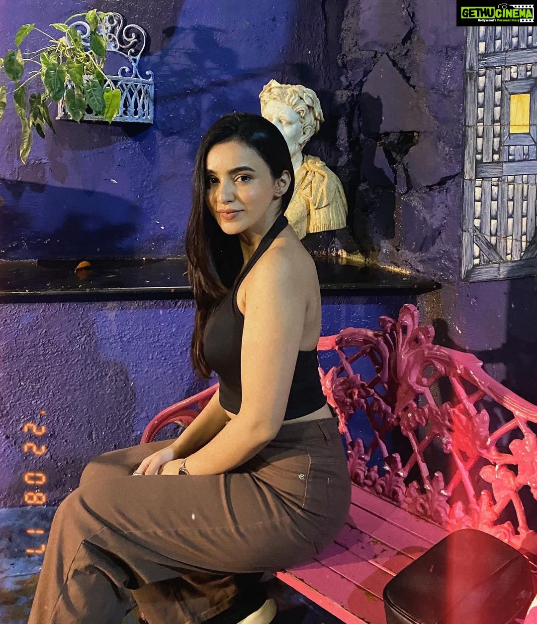 Ankitta Sharma Instagram - why is it always “hi” & never “pehli nazar mein kaisa jaadu kar diya..”