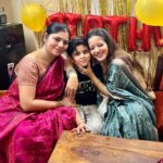 Antara Biswas Instagram – Happy Birthday 🎂 Vivan…. #aboutlastnight #birthdayboy #vivan #godblessyou #hadgreatfun #lotsoflove 

Saree : @farico.in Kolkata