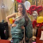 Antara Biswas Instagram – Happy Birthday 🎂 Vivan…. #aboutlastnight #birthdayboy #vivan #godblessyou #hadgreatfun #lotsoflove 

Saree : @farico.in Kolkata
