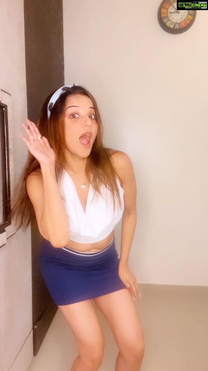 Antara Biswas Instagram - This Was Too Much Fun Doing…. These Evergreen Songs ❤️❤️ … I Used To Dance 💃🏻 Always… #bollywood #evergreen #90s #songs #reelitfeelit #dance #passion