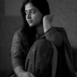 Anu Sithara Instagram - 🖤🤍