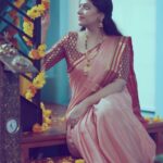 Anu Sithara Instagram - എല്ലാ മലയാളികൾക്കും എന്റെ ഹൃദയം നിറഞ്ഞ പുതുവത്സരാശംസകൾ 🌸