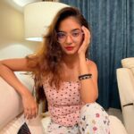 Anushka Sen Instagram – binge watch mood 💁‍♀️🦦💙