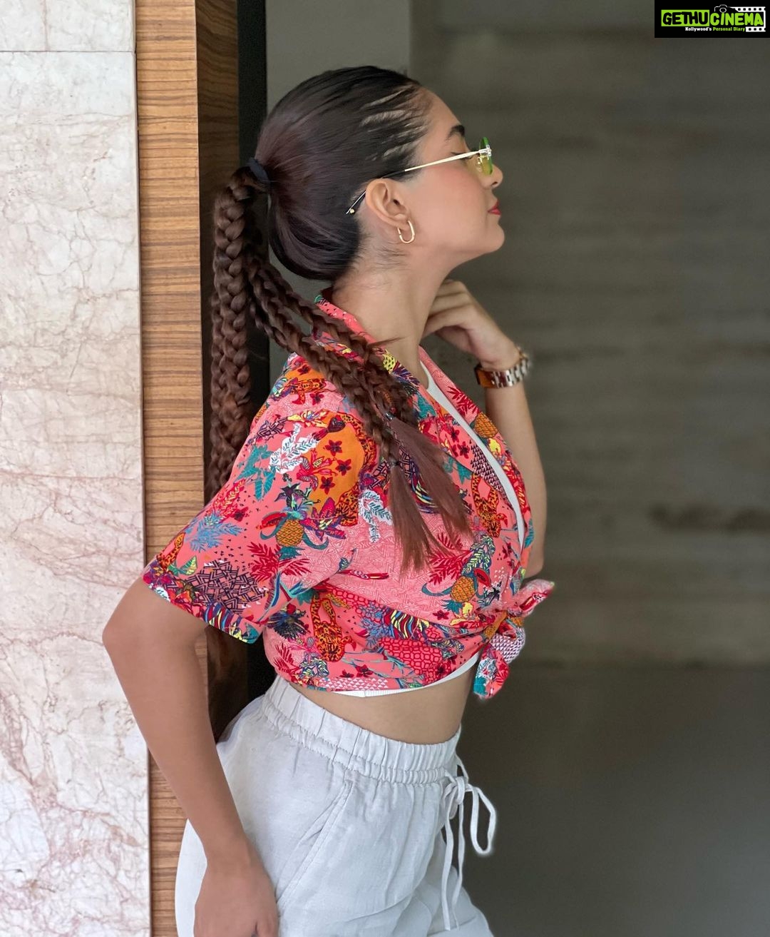 Anushka Sen Instagram - wild child 🌻💞✨