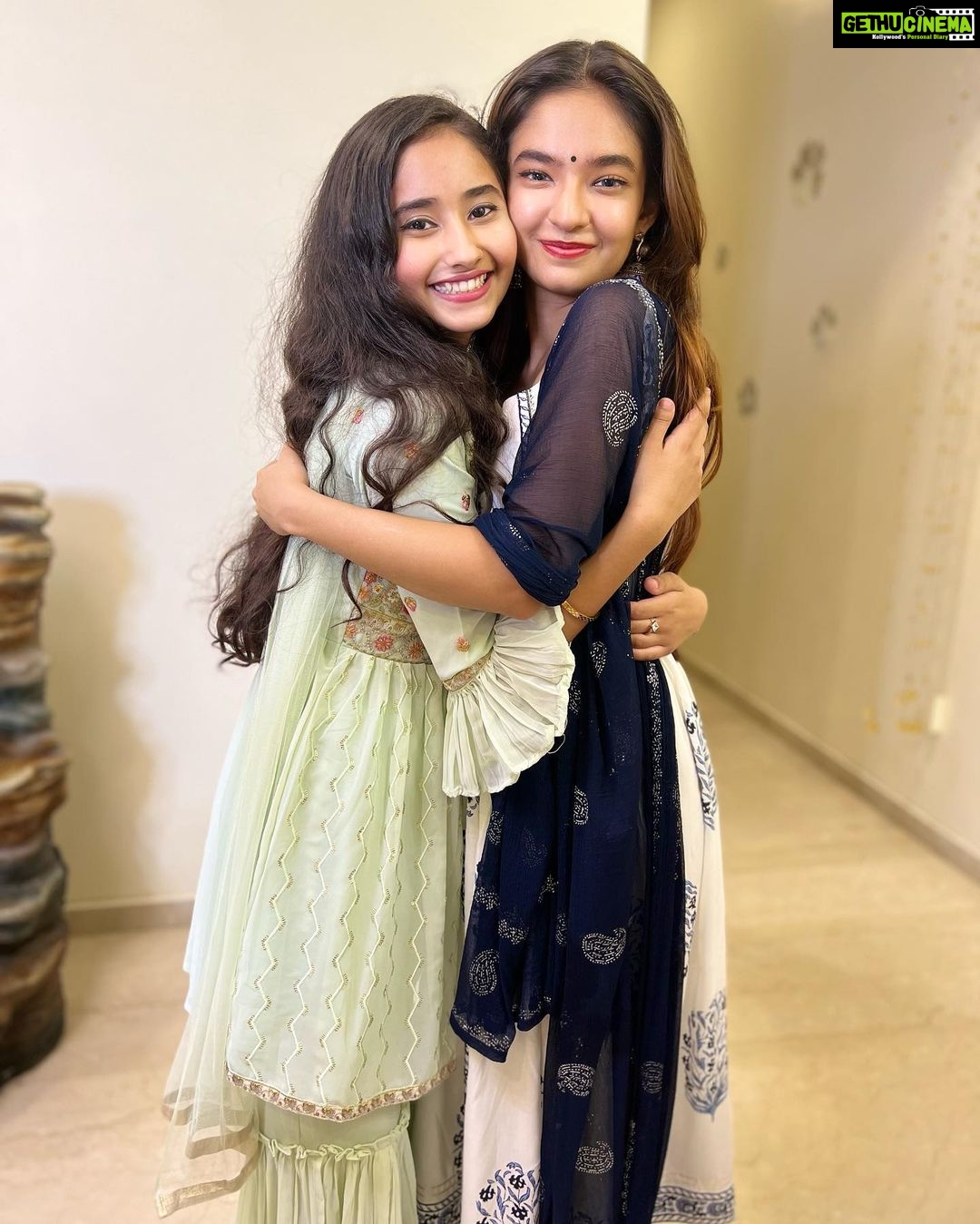 Anushka Sen Instagram - fun time with my gang 🦦✨