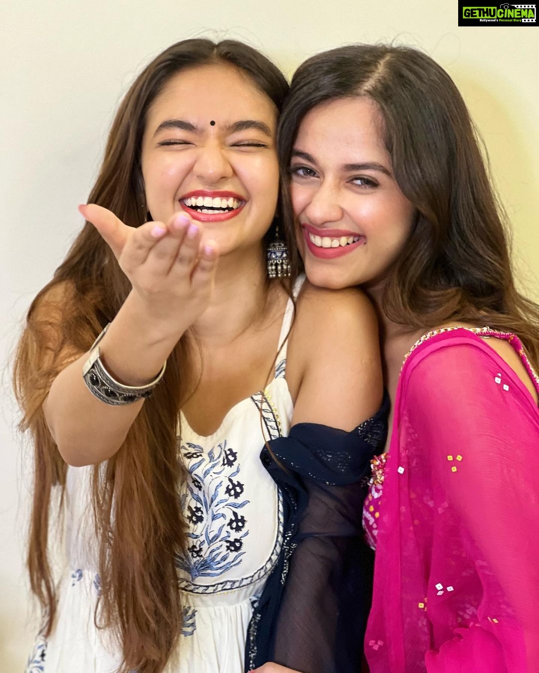 Anushka Sen Instagram - fun time with my gang 🦦✨