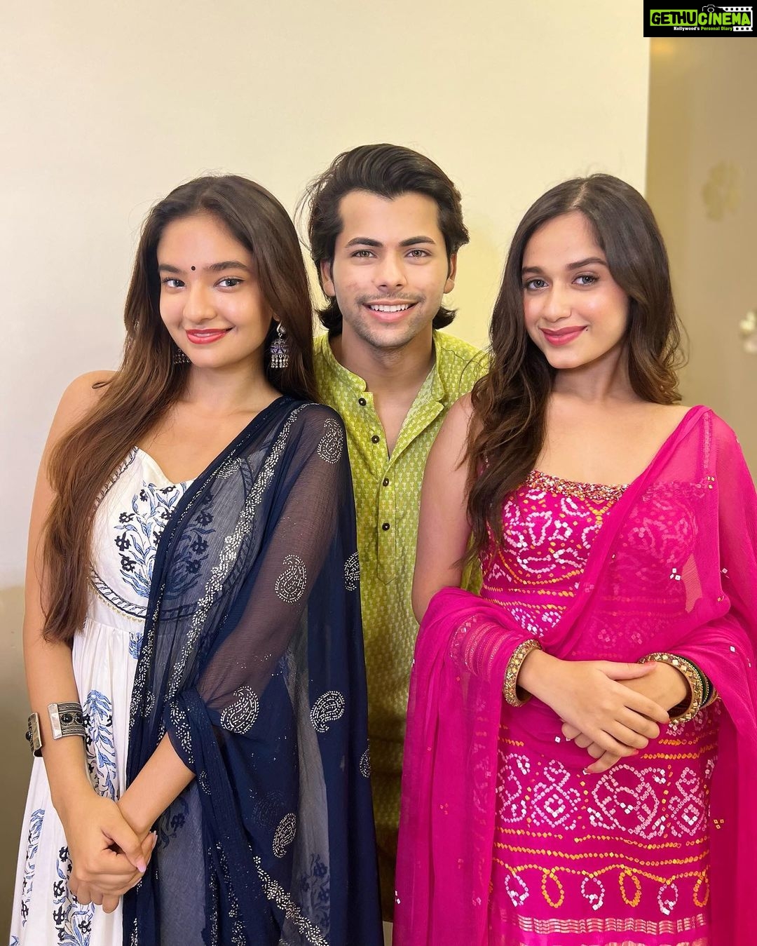 Anushka Sen Instagram - fun time with my gang 🦦✨