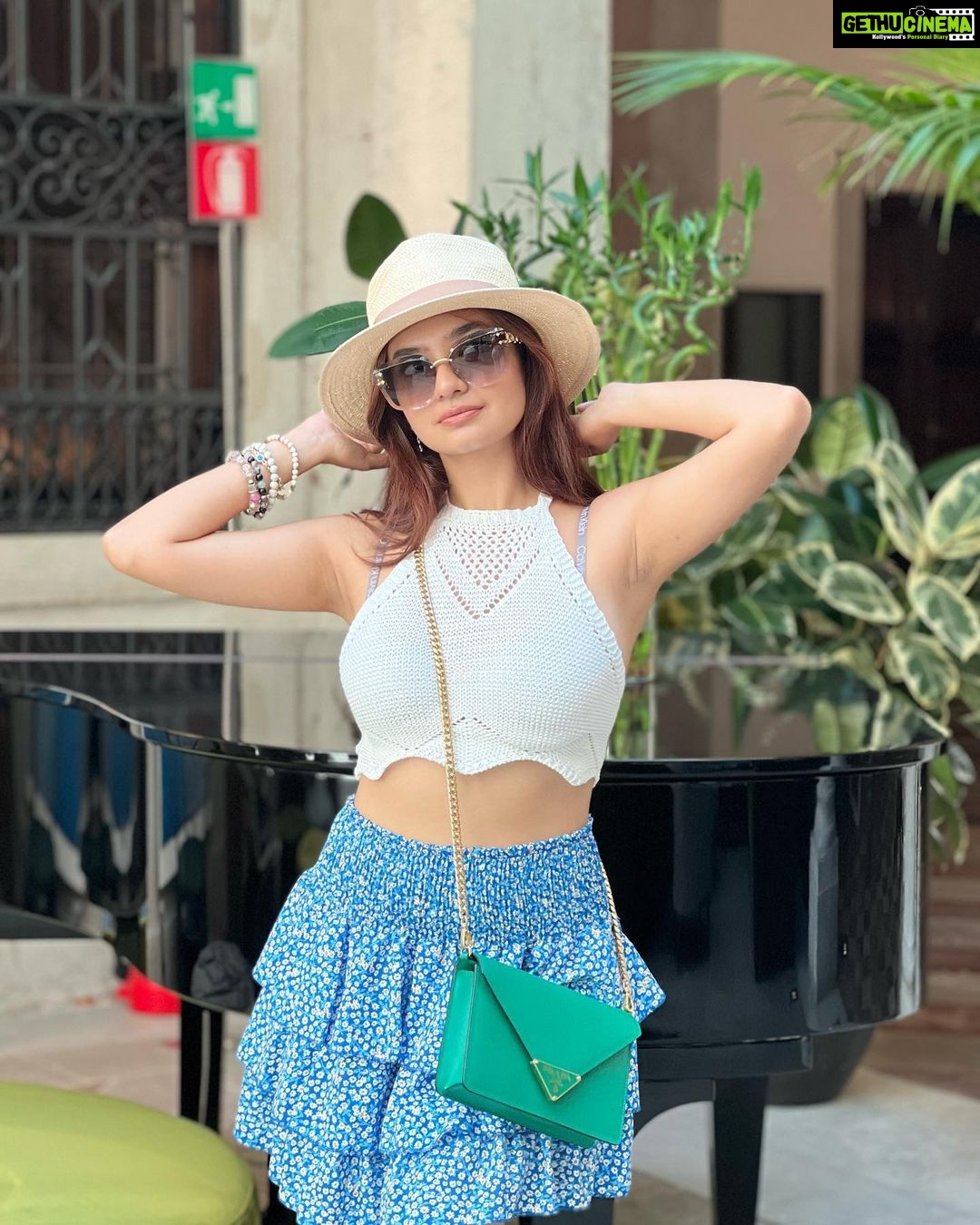 Anushka Sen Instagram - Italian mood 🇮🇹✨🦦 Venice, Italy