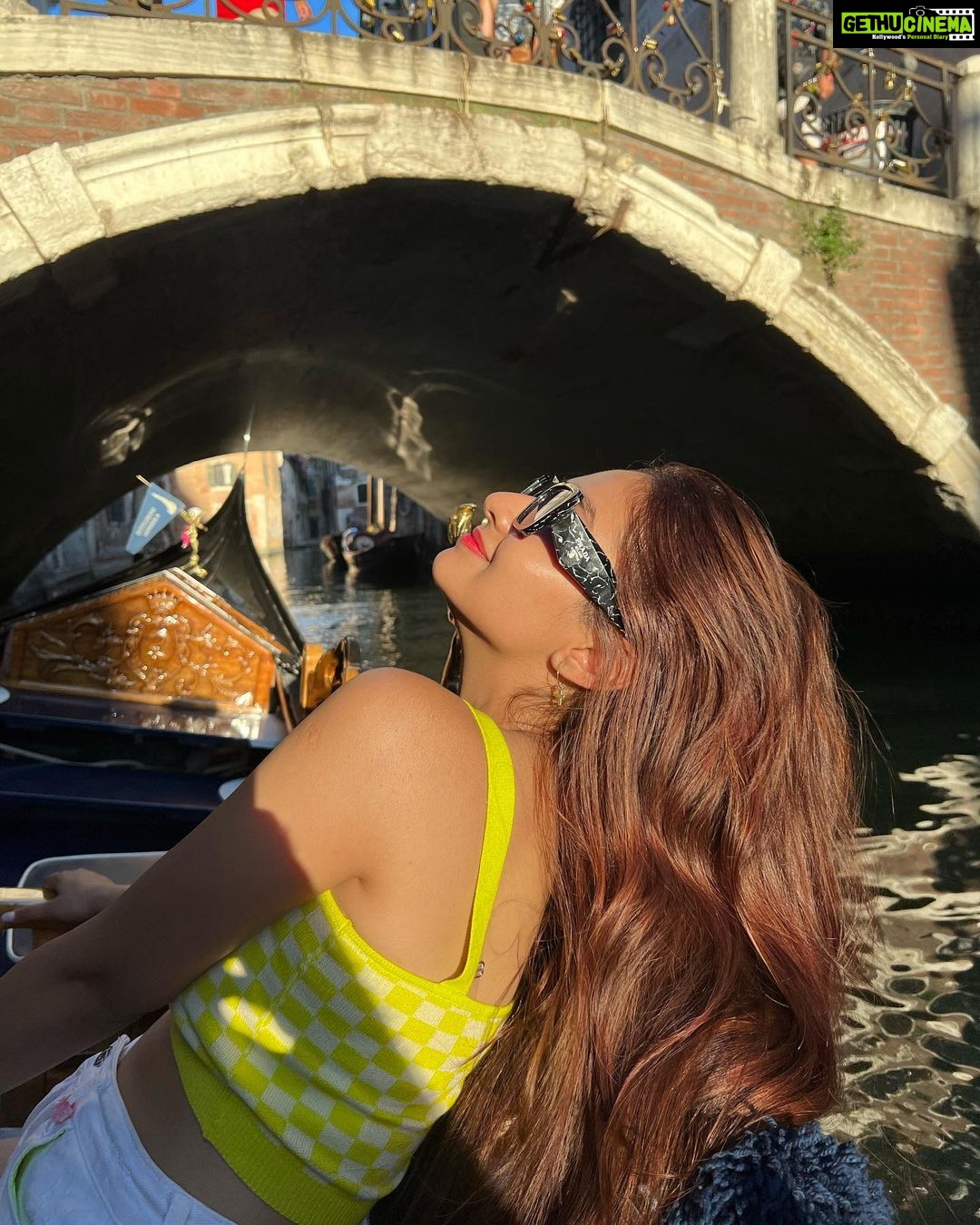 Anushka Sen Instagram - Venice is so beautiful ππ«Άπ₯° Venice, Italy