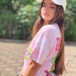 Anushka Sen Instagram - Be kind to all kind 🦦