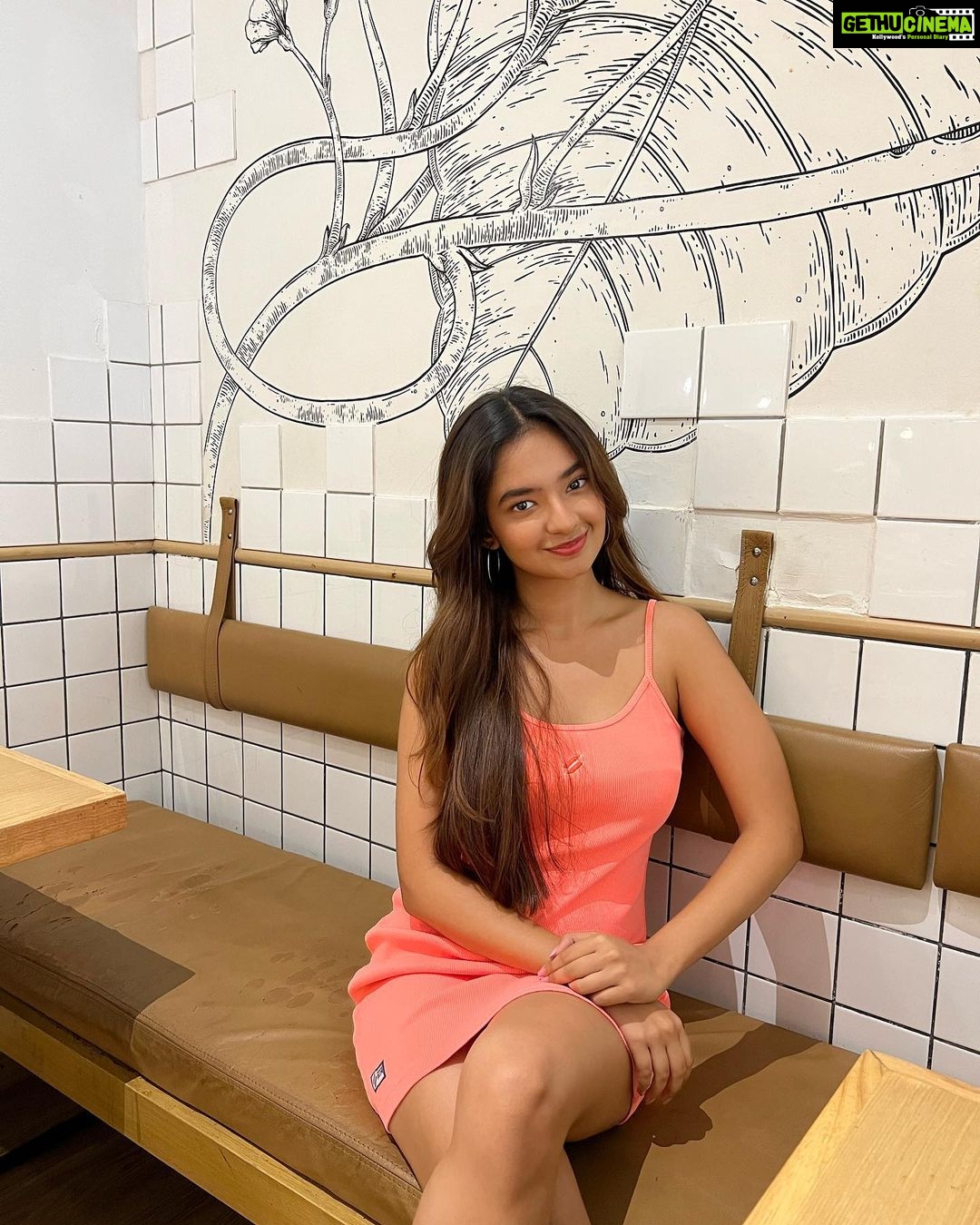 Anushka Sen Instagram - day out with ipsii💁♀️✨🌸🦦