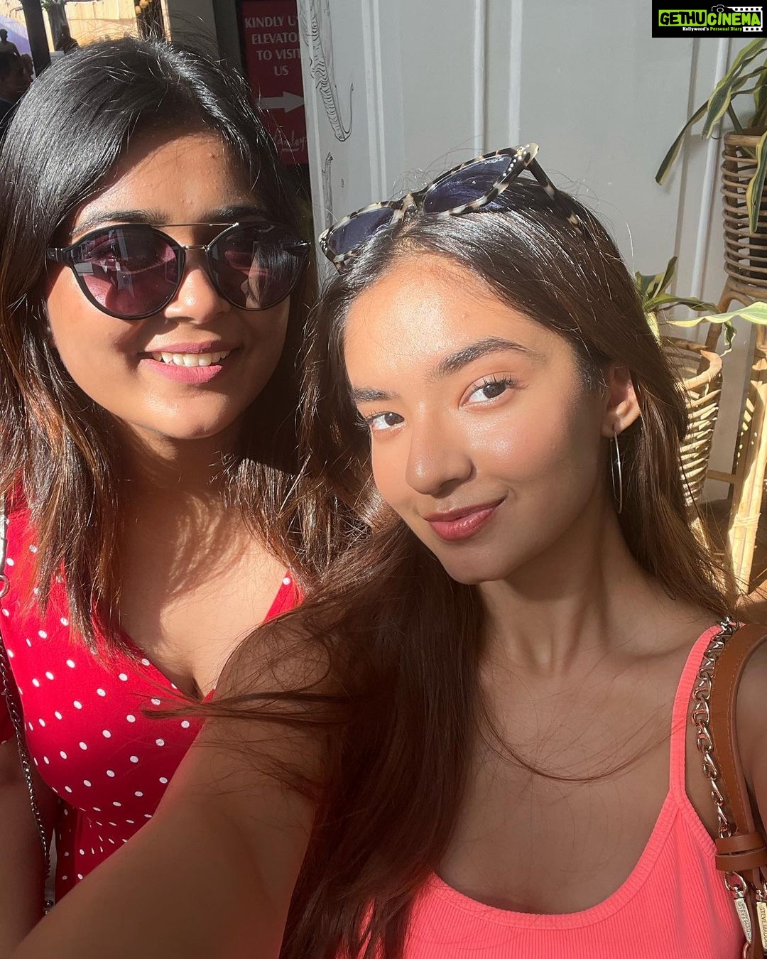 Anushka Sen Instagram - day out with ipsii💁♀️✨🌸🦦