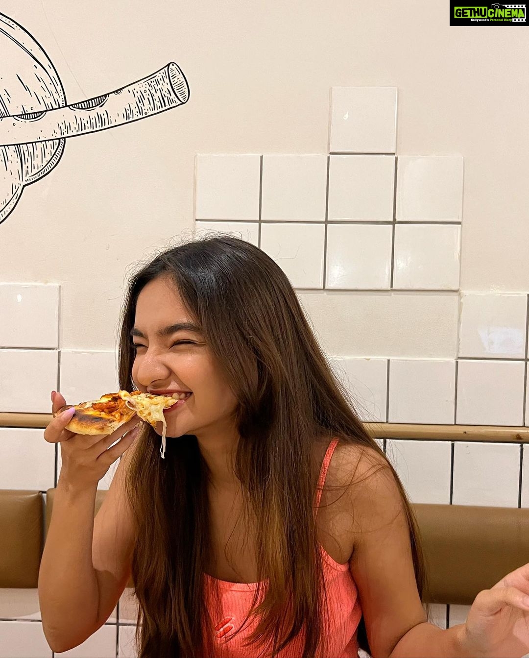 Anushka Sen Instagram - day out with ipsii💁♀️✨🌸🦦