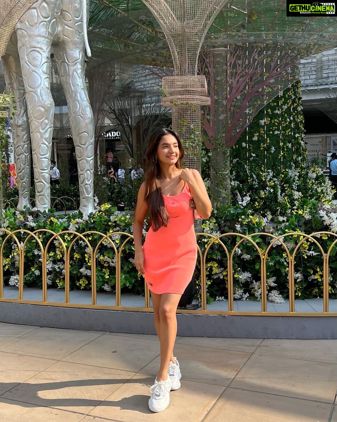 Anushka Sen Instagram - day out with ipsii💁♀️✨🌸🦦