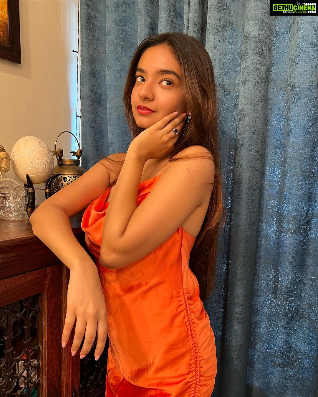 Anushka Sen Instagram - ❤️🔥 . . Jewellery: @clara.in