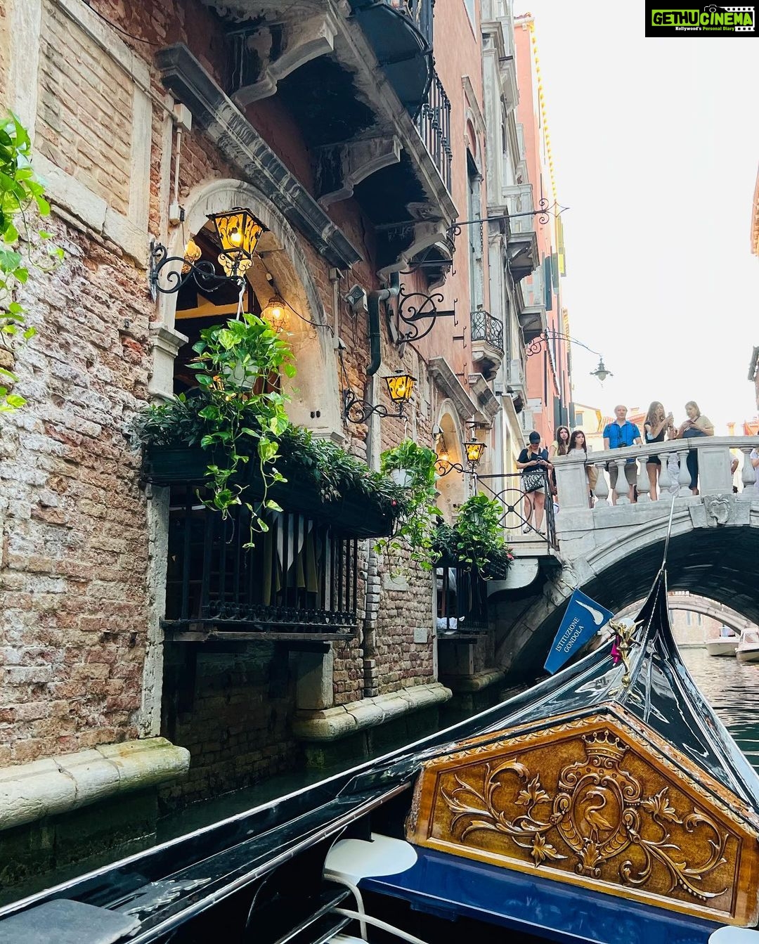 Anushka Sen Instagram - Venice is so beautiful ππ«Άπ₯° Venice, Italy
