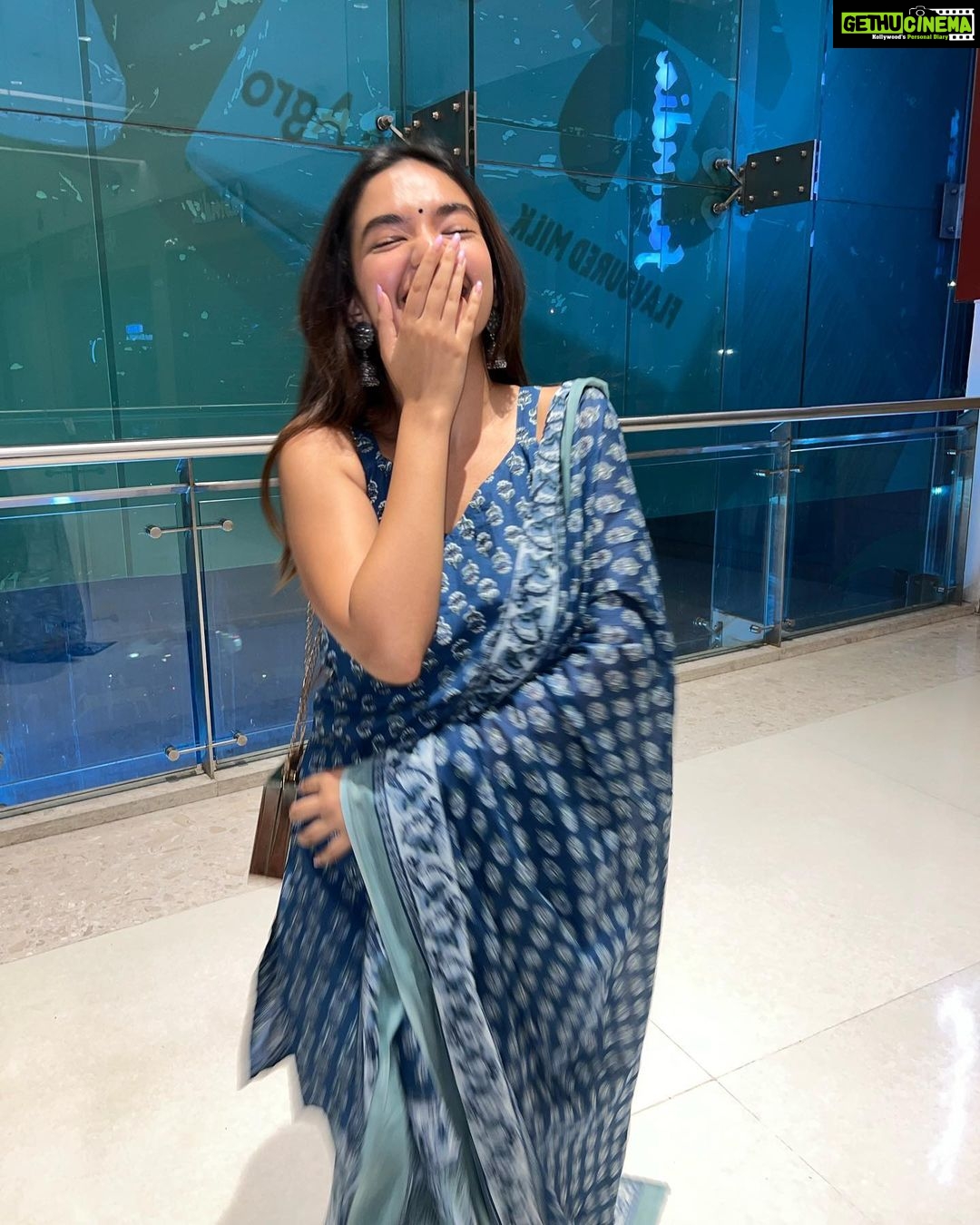 Anushka Sen Instagram - dinner date with mum 🦋