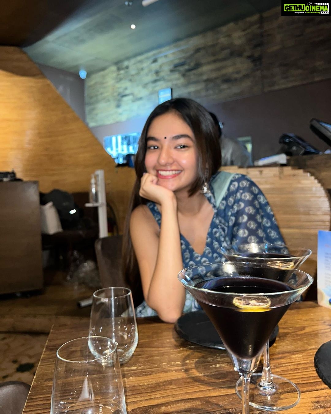Anushka Sen Instagram - dinner date with mum 🦋