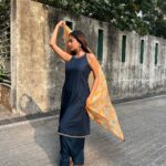 Anushka Sen Instagram - ✨🌻 . Outfit: @yuftaindia