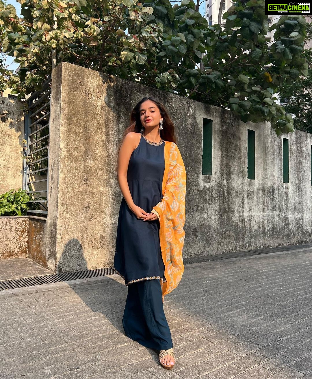 Anushka Sen Instagram - ✨🌻 . Outfit: @yuftaindia