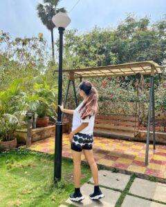 Anushka Sen Instagram - after gym 🦦