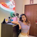 Anushka Sen Instagram - mondayyy🦋🎼🎸🦦✨💁‍♀️