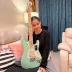 Anushka Sen Instagram - new baby 🎸🎼 #electricguitar Fender American Performer Stratocaster HSS 😍✨