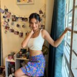 Anushka Sen Instagram - friyay 🦋🌻🌸