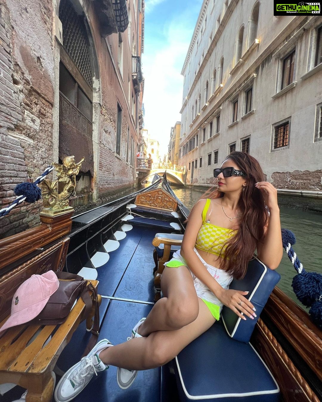 Anushka Sen Instagram - Venice is so beautiful ππ«Άπ₯° Venice, Italy