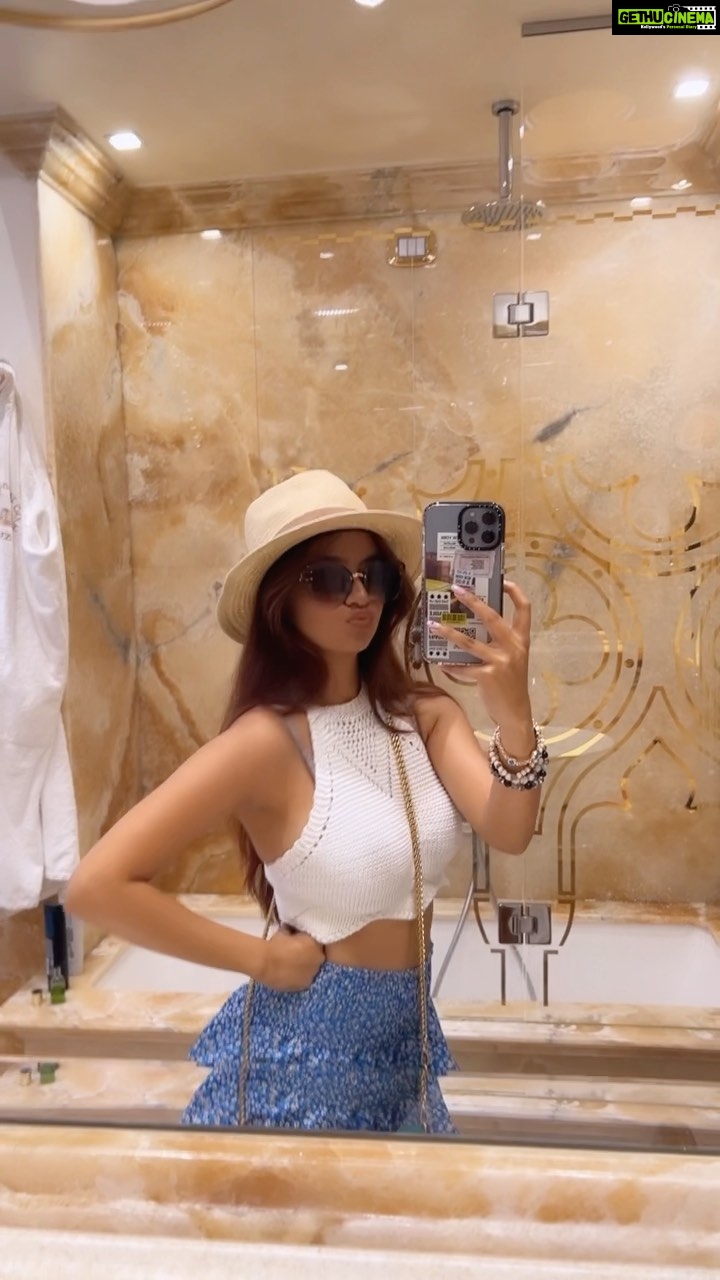 Anushka Sen Instagram - Italy vibes 🦦🫶🇮🇹 #conceited #fashiontrends #reels #reelsinstagram