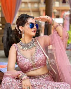 Anushka Sen Instagram - Ishq tha ya zehar chadh gaya tha
Hosh mein aaj tak aa na paaye 💘