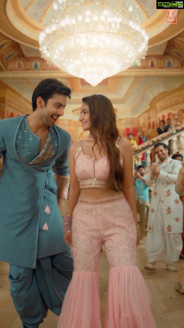 Anushka Sen Instagram - The wedding song #MastNazronSe is finally here to make you fall in love with its music. Song out now. Tune in now! #tseries @tseries.official #BhushanKumar @jubin_nautiyal @nikifying @manojmuntashir @rochakkohli @ashishforfilms @adityadevmusic @anushkasen0408 @sunilpateldop @shivamchanana @rajchanana @sonalc23 @vivinsachdeva #jubinnautiyal #nikitadutta #anushkasen #himanshkohli #kohli