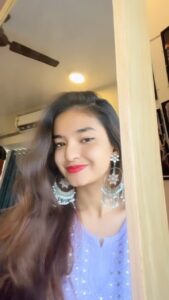 Anushka Sen Instagram - Transitions are my favs 😬💗 #laungdalashkara #reels #reelsinstagram