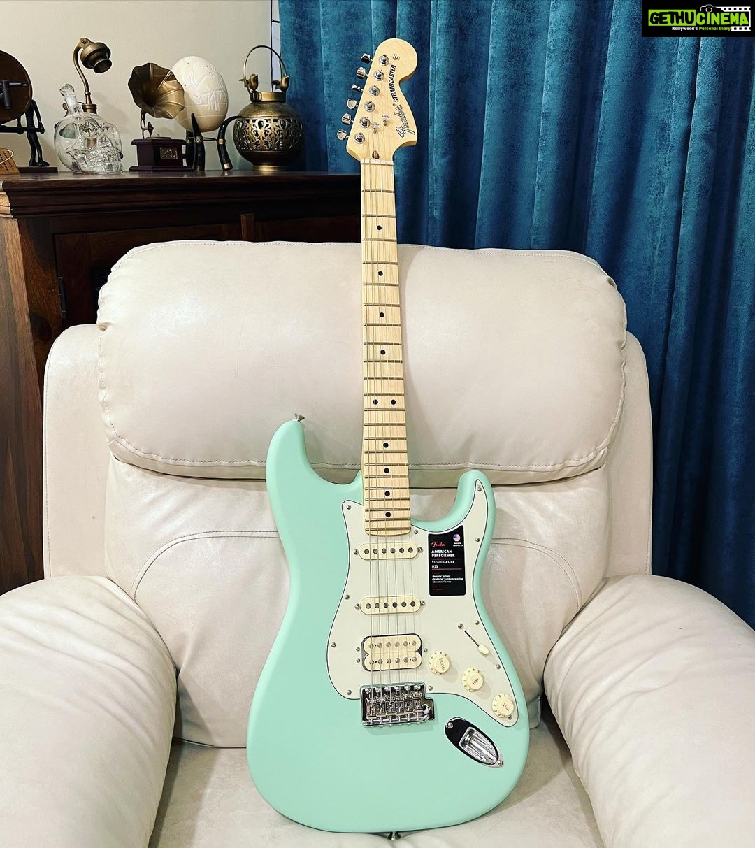 Anushka Sen Instagram - new baby πΈπΌ #electricguitar Fender American Performer Stratocaster HSS πβ¨