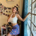 Anushka Sen Instagram - friyay 🦋🌻🌸