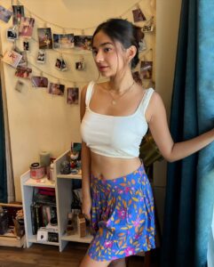 Anushka Sen Instagram - friyay 🦋🌻🌸