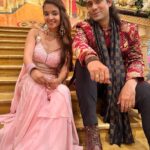 Anushka Sen Instagram - One of my fav moments from #mastnazronse @jubin_nautiyal you have such a melodious voice , so talented and you’re such a nice down to earth human being!! It was lovely working with you! 😇😍