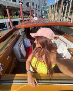 Anushka Sen Instagram - Hello Venice,Italy 🥹🫶🦦✨💖 Venice, Italy