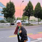 Anushka Sen Instagram - Sunsets and coffee. 🦦🥰💜