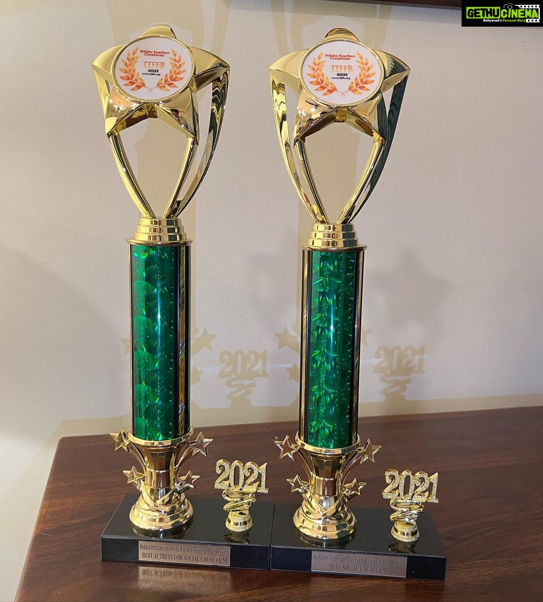 Anushka Sen Instagram - Feeling grateful for my first international award ‘Best Actress for social cause film’ Boston Film Festival 2021. Am I next also won ‘Best Social Cause Film’. #IIFFB @rahatkazmi