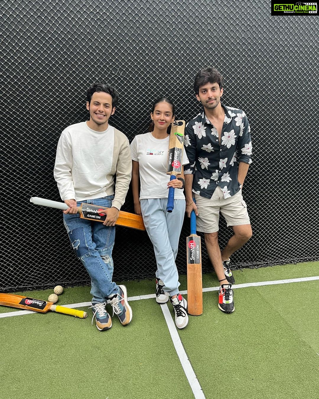 Anushka Sen Instagram - Day out with the boisss @dsafary @kohlihimansh , had the craziest funn dayyy🦦☀️✨