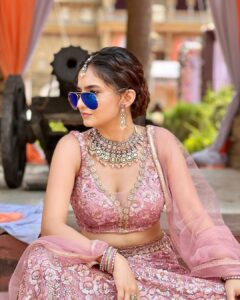 Anushka Sen Instagram - Ishq tha ya zehar chadh gaya tha
Hosh mein aaj tak aa na paaye 💘