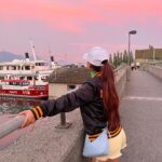 Anushka Sen Instagram - Sunsets and coffee. 🦦🥰💜