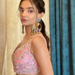 Anushka Sen Instagram - Aashiqui katilo ki gali hai 💗 . Jewellery: @papadontpreachbyshubhika
