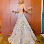 Anushka Sen Instagram - mast nazron se allah bachaye, husna wallon se allah bachaye ✨💗 . Styled by @stylingbyvictor @sohail__mughal___ Makeup by @sachinmakeupartist1 Hair by @srvbeeauty Outfit @kaaishabyshalini Jewellery @papadontpreachbyshubhika Assisted by @stylebyjeenu