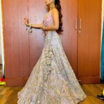 Anushka Sen Instagram - mast nazron se allah bachaye, husna wallon se allah bachaye ✨💗 . Styled by @stylingbyvictor @sohail__mughal___ Makeup by @sachinmakeupartist1 Hair by @srvbeeauty Outfit @kaaishabyshalini Jewellery @papadontpreachbyshubhika Assisted by @stylebyjeenu