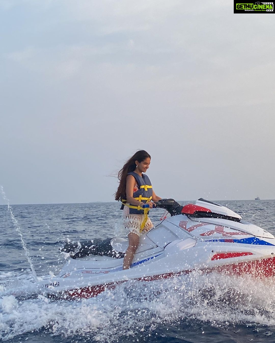Anushka Sen Instagram - Jet Ski’s are so funnn 🦦💗 Maldives